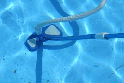 How to Vacuum a Swimming Pool