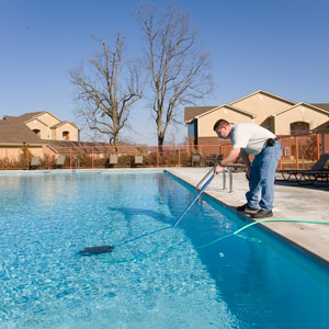 Milwaukee swimming pool maintenance services in Waukesha, Pewaukee, New Berlin, Brookfield, Oconomowoc, Delafield, Hartland, Mukwonago and throughout SE Wisconsin